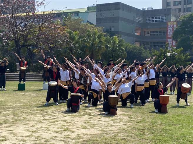 「擊鼓追風吟排灣」練習場景。(校方提供)