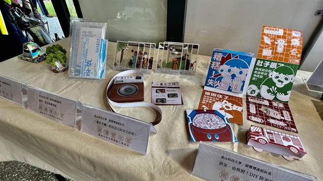 2022台南博物館節推出「南博ONE」慢遊手札，購買後填寫問卷還可獲贈文創禮品。（張毓翎攝）