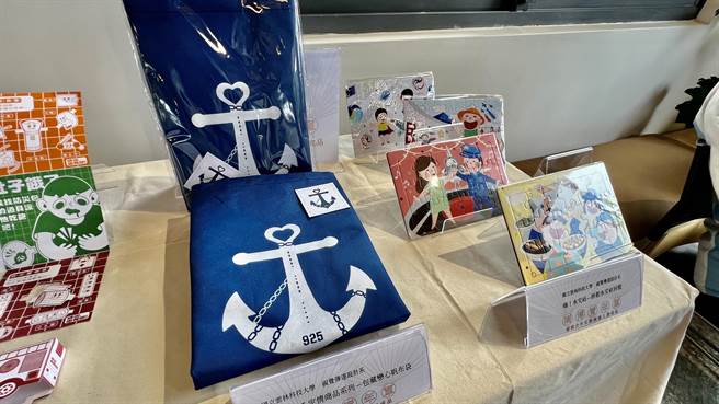 2022台南博物館節推出「南博ONE」慢遊手札，購買後填寫問卷還可獲贈文創禮品。（張毓翎攝）