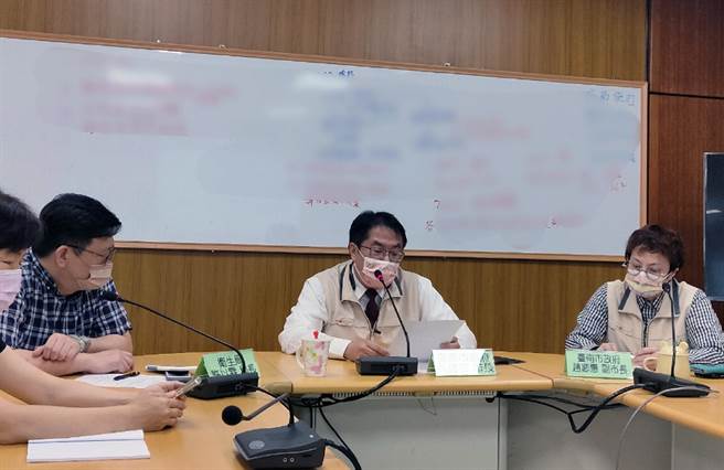 中央流行疫情指挥中心15日上午邀集各县市政府召开视讯会议。（市府提供／洪荣志台南传真）