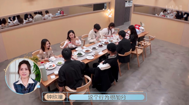 阿嬌近日加入戀愛實境秀《90婚介所》擔任見證官。（圖／取自微博）