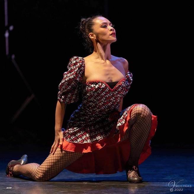 編舞家薛喻鮮率領精靈幻舞舞團赴西班牙參賽，以作品《卡門波麗露不朽的》之〈永恆的回歸〉拿下第31屆西班牙舞蹈及佛朗明哥大賽團體組第一名。（Producciones Maga提供）