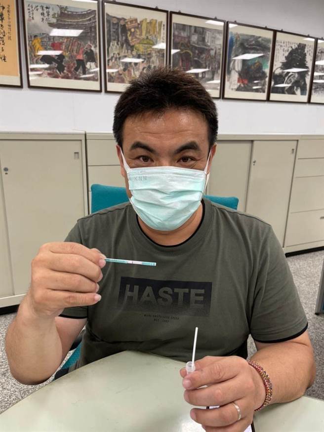 李诚智镇长表示，他连几天都快筛阴，今早觉得喉咙痒，结果快筛呈阳性。（取自李诚智脸书）
