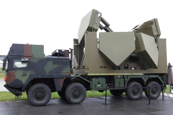  IRIS-T SLM防空系統的車載相控陣雷達。(圖/Diehl Defence)