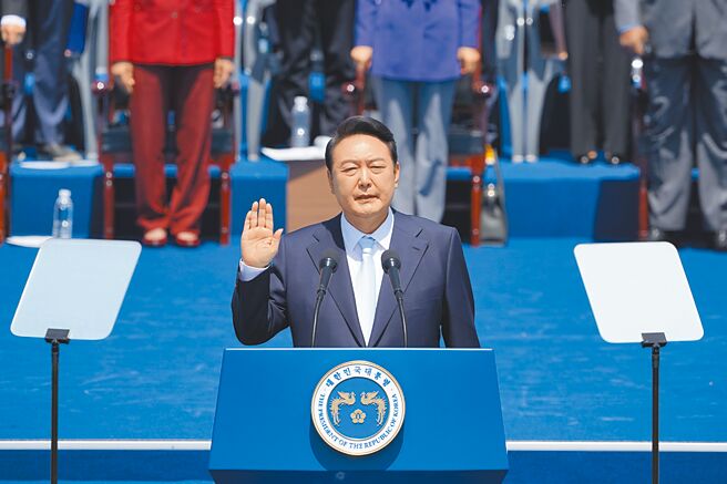 韓國總統尹錫悅表示：「光州民主化運動是韓國自由民主與人權的基石，也符合憲法精神」，並且強調「韓國人都是光州人」，一語排除東西兩地的疏離及融合全民團結在一起，將民主化運動升級至國際的模範。（圖維資料照片╱新華社）