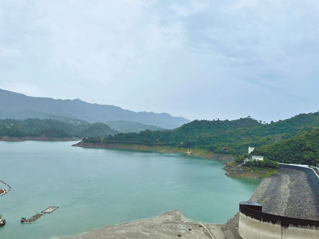今年首波梅雨锋面报到，曾文水库蓄水量获甘霖挹注。（水利署南区水资源局提供／张毓翎台南传真）
