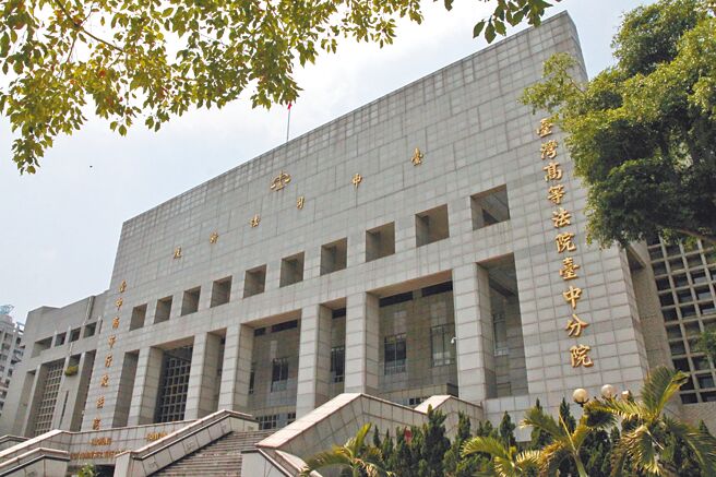 痴心妇人陷网路爱情诈骗被骗走700万，还浑然不知，帮当车手，一审以2个共同诈欺取财罪各判她1年2月；1年1月、併科2万元；二审法官认定她被爱欺曚所致，改判无罪免吞牢灾。（资料照片）