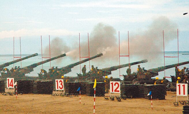 三军联训基地传出大规模染疫，14日已有27名官兵透过防疫巴士送回新竹原单位隔离照顾。（本报资料照片）