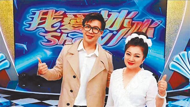 白冰冰（右）近来与陈思玮合唱新歌登上抖音推荐榜单。（陈孝志提供）