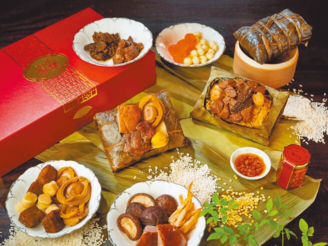 「雅閣端午粽禮」內含澳洲六頭鮑、雅閣燒鵝、澳洲和牛等頂級食材。（台北文華東方酒店提供）