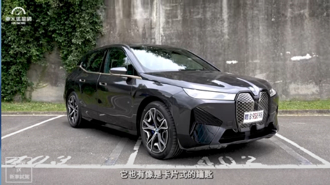 BMW iX xDrive40 傳統車廠反攻出重手！Shy Tech隱形科技是什麼？iDrive8.0、AR擴增實境、進化版5AU好用嗎？【新車試駕】