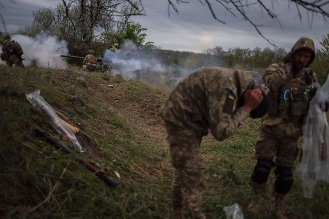 乌克兰领土防卫部队（Territorial Defence Forces，TDF）5月14日在第聂伯罗彼得罗夫斯克（Dnipropetrovsk）进行反坦克实战演训。（路透）