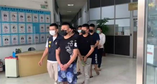 逮捕張簡嫌為首販毒集團共１０人。（翻攝照片／崔正綱高雄傳真）
