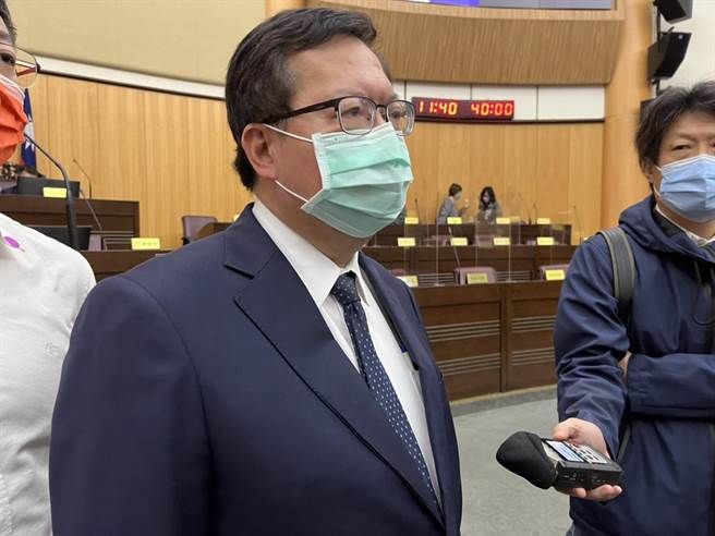 中央流行疫情指挥中心昨讨论要将居隔制度从「3＋4」改为「类0＋7」，对此郑文灿回应，整体支持但应有4个配套措施。（陈梦茹摄）