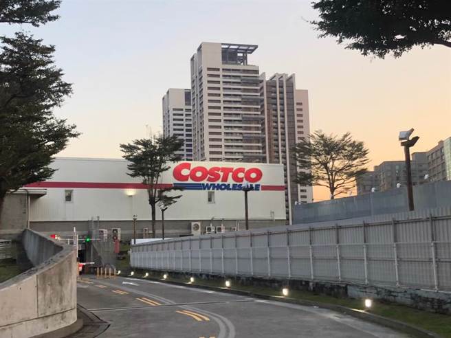 一名网友拿2年前买的捕蚊灯去好市多退货。(资料照)