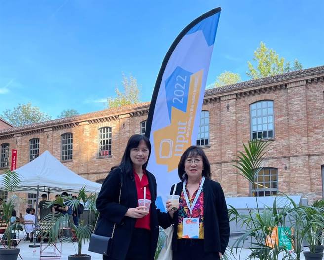 公视代总经理徐秋华（左）与INPUT主席Judy Tam合影。（公视提供）