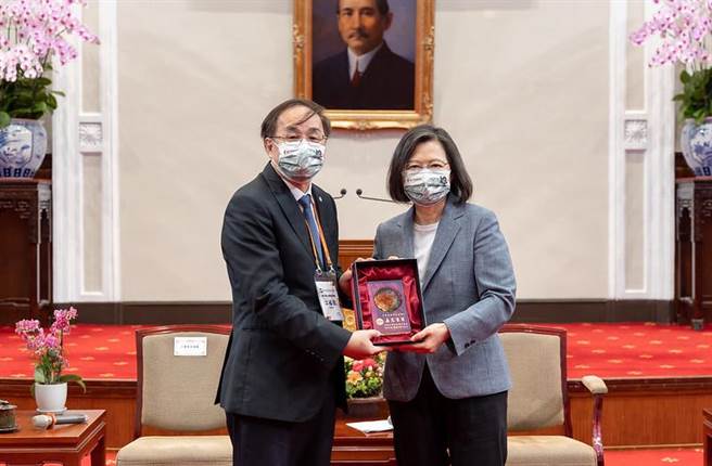 蔡英文总统接见亚洲台湾商会联合总会第29届回国访问团(总统府提供)