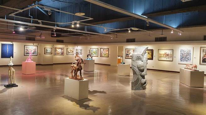 「台中市第27届大墩美展」总奖金高达386万元，参赛者年龄从8岁至81岁，其作品精彩，令评审委员讚嘆有加。（台中市文化局提供／张妍溱台中传真）