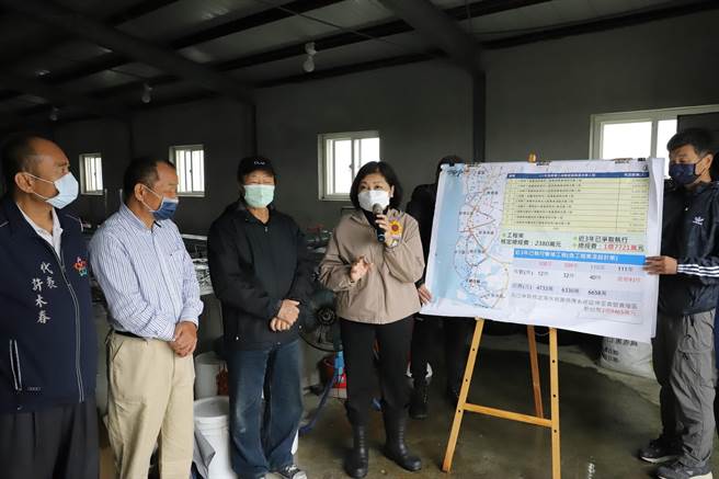 云林县政府为协助口湖乡发展智慧养殖，争取2000余万整修养殖区道路。（张朝欣摄）