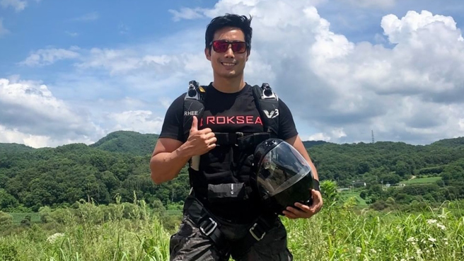 李根大尉3月宣布前往乌克兰加入国际义勇军。（图／IG@rokseal）