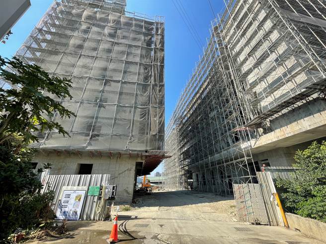 台中市工业区厂商厂房立体化再新增第9家获审查通过，太平区昆兆益精密工业公司，现有6个厂房不敷使用，3年前就打算新建厂区厂房，前年申请立体化奖励方案，近日审查通过。(谢琼云)