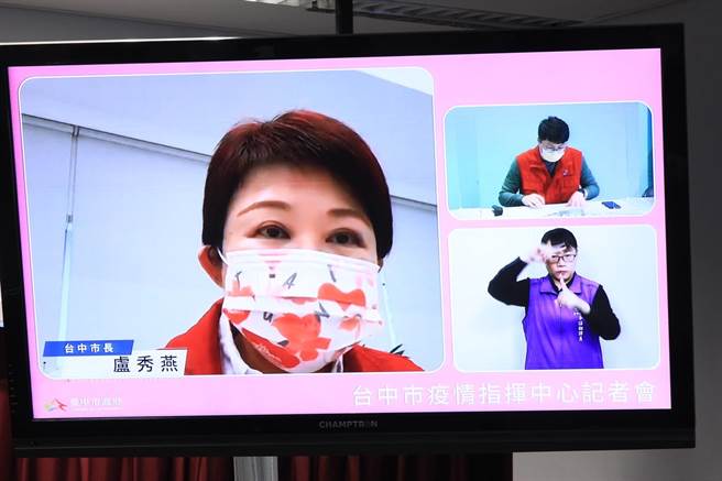 台中市长卢秀燕表示，当政府把健康监测工作交给民眾自己来做，也应给民眾足够工具，让民眾随时有工具监测自己的状况，呼吁中央应规划全民普发快筛剂，让人人有工具确保自己的健康。（台中市政府提供）