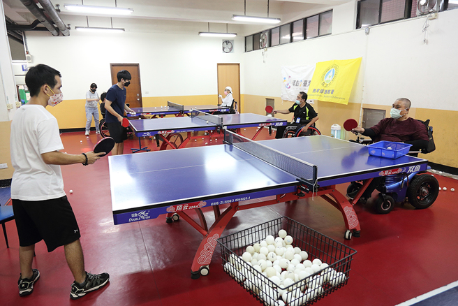 蔡貴蘭對選手照顧有加，團隊中也擅長營造家人般相互扶持的氛圍。(攝影/Carter)
