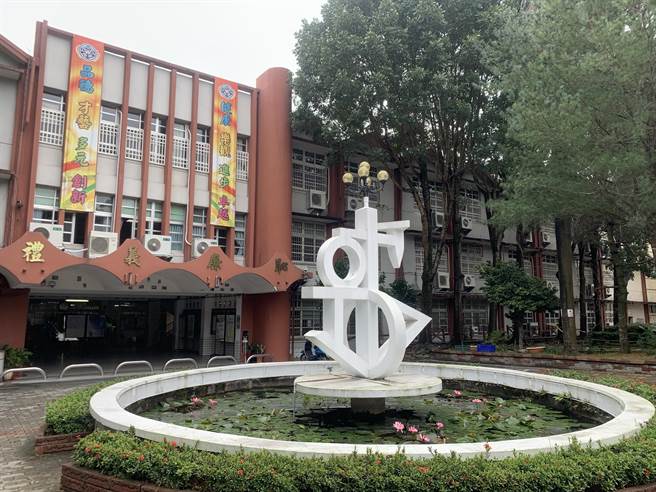 疫情正在烧，南投县毕业典礼改视讯方式办理。（廖志晃摄）