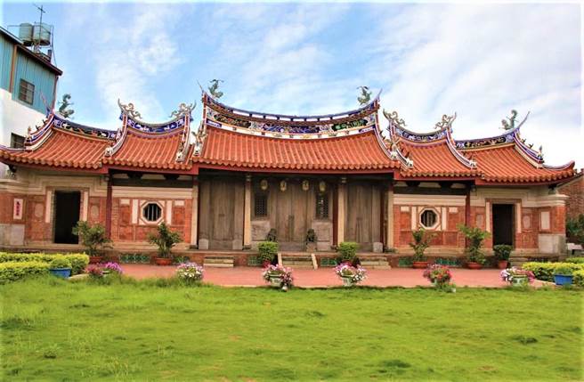 台中市大肚区「磺溪书院」，古色古香建筑与人文风情适合拍婚纱照。（台中市政府提供／卢金足台中传真）