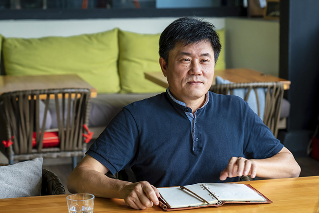 食不二蔬食的创办人李财明认为蔬食与土地有最直接关联。(摄影/Cindy Lee)
