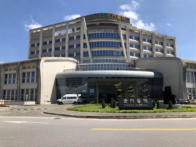 金門醫院將儘速開設快篩陽性個案綠色通道，進行PCR採檢，並評估個案身體狀況，立即開立抗病毒藥物處方用藥。（李金生攝）