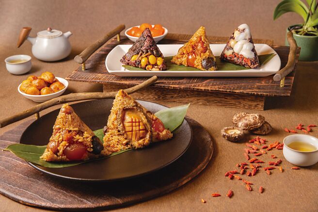 台北萬豪酒店搶端節宅食與送禮商機推出5種口味一組的「萬豪經典粽禮」。圖／台北萬豪酒店提供