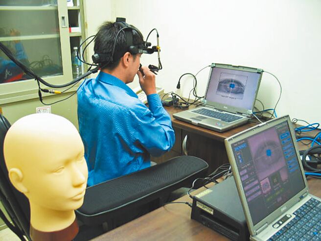 测谎可信度，争论不休。图为测谎新利器，眼动仪。（由刑事局提供）