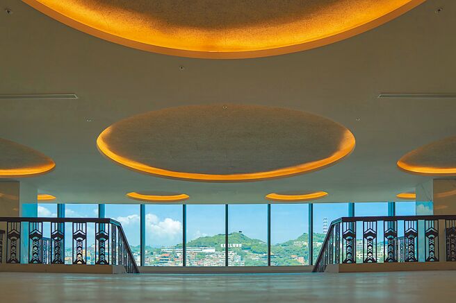 基隆文化中心7樓外牆改為落地窗，未來能直接對望基隆西岸。（摘自基隆市文化局臉書／陳彩玲基隆傳真）