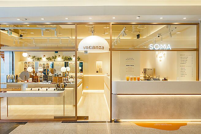 飾品品牌vacanza攜手特調飲品SOMA在信義區打造複合門市「假期茶時光」（見圖）。（vacanza提供）
