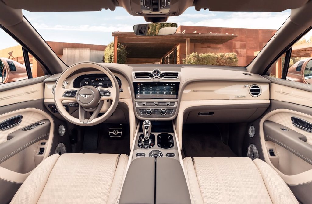 Bentley推出長軸版Bentayga EWB，軸距加長18公分 (圖/CarStuff)
