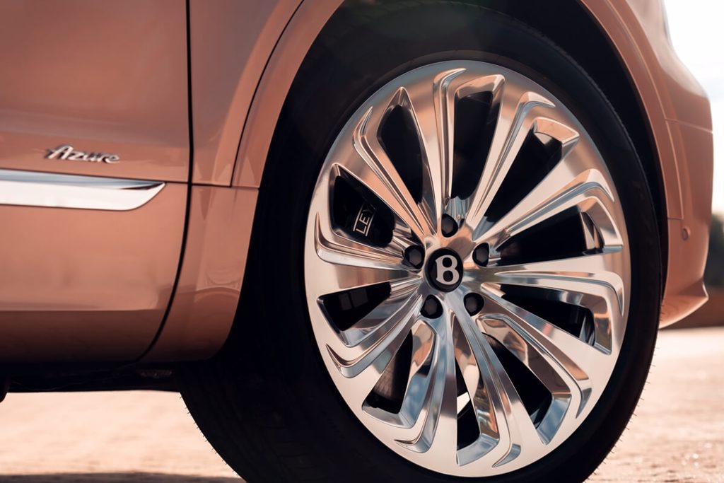 Bentley推出長軸版Bentayga EWB，軸距加長18公分 (圖/CarStuff)