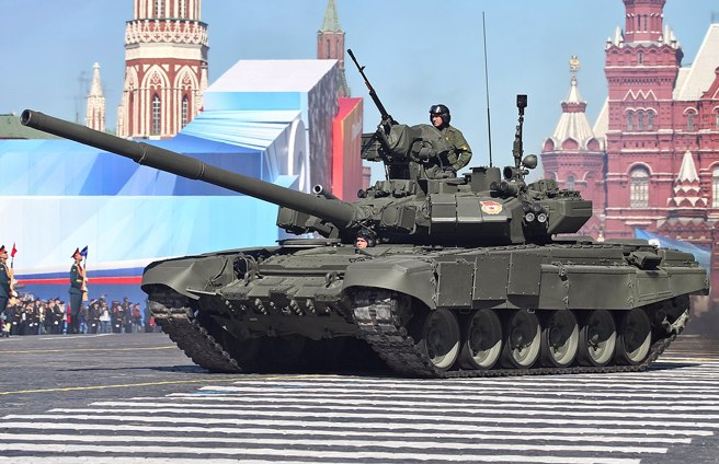 俄羅斯人不只在Su-34上設計了廚房與廁所，在其造價昂貴的T-90主戰坦克上也設計集便器，讓許多國際買家更為驚訝。（圖／Wkipedia)