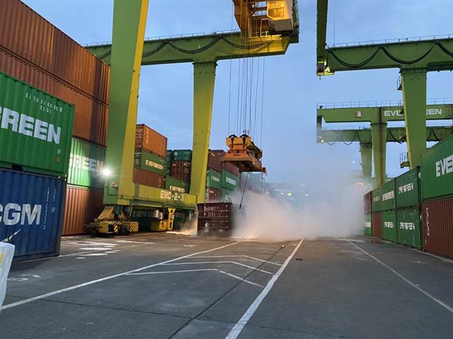 高雄港79号码头发生气体外泄。（翻摄照片／高雄洪靖宜传真）