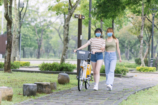 YouBike 2.0持续扩充站点，让许多民眾相当有感，渐渐成为民眾生活、移动的必需品。（图／台中市政府提供）