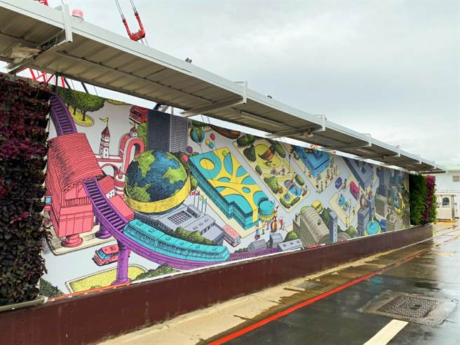 施工围篱经过彩绘、美化后，让单调乏味的工地围篱耳目一新，翻转城市新美学。图为去年施工围篱绿美化得奖作品。（新北市工务局提供）