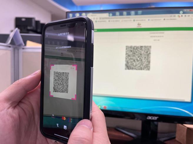 （易飛網宣布導入台灣Pay行動支付系統，提供旅人「無接觸旅遊」的支付體驗，成為全台首家與台灣Pay合作的上市櫃旅行社。圖／易飛網提供）