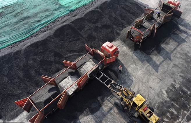 大陸發改委：以煤炭為「錨」做好能源保供穩價。（界面新聞）