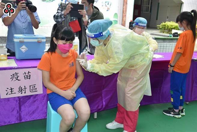 北市副市长蔡炳坤表示，下两周是否停课将在明天防疫会议讨论后公布。（本报资料照片）