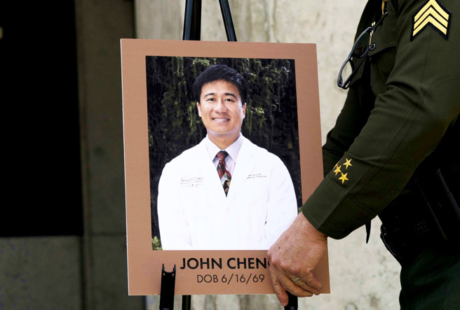 美国南加州台湾教会枪击案造成1死5伤，当地着名的52岁医师郑达志（John Cheng）在对抗枪手过程中中弹英勇牺牲。（图／美联社）