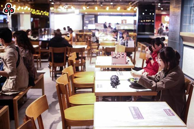 我國近日受到新冠肺炎本土疫情影響，上個月從上百例、上千例，至今已連續多日上看萬例。（報系資料照）