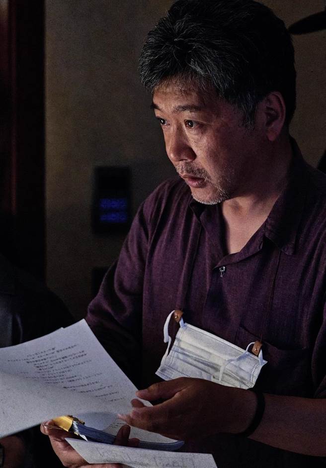 名导是枝裕和集演员宋康昊、裴斗娜、姜栋元、IU演出《婴儿转运站》。（车库提供）