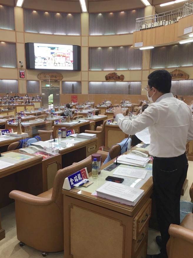 新北市議員金瑞龍呼籲盡速補足醫護人力。（金瑞龍服務處提供）