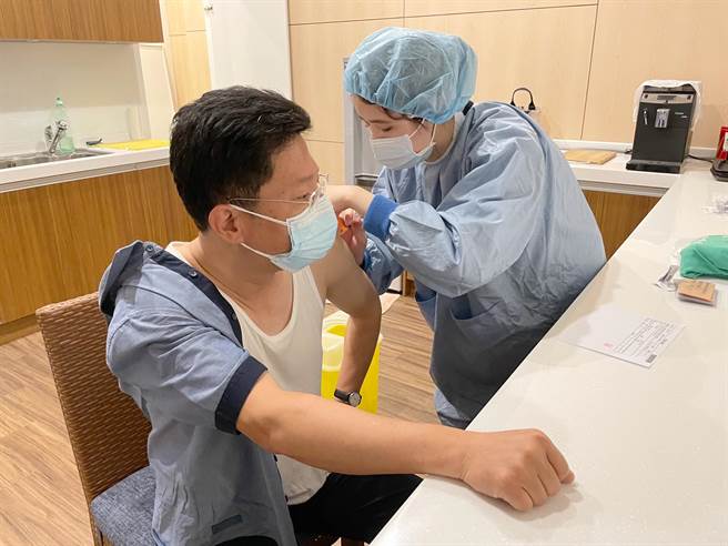 新北市議員金瑞龍呼籲盡速補足醫護人力。（金瑞龍服務處提供）