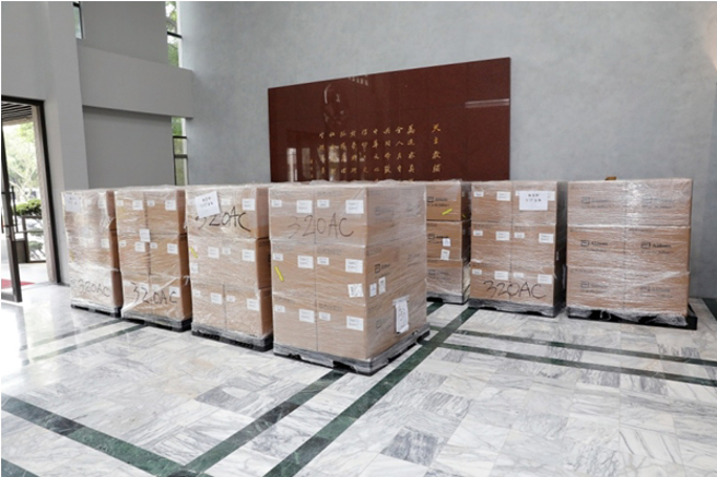 5/17日约8万剂快筛试剂运抵辅仁大学。(照片/辅仁大学提供)